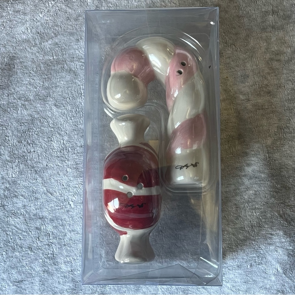 Dolly Parton Salt And Pepper Shakers Christmas Candy Candy & Peppermint New
